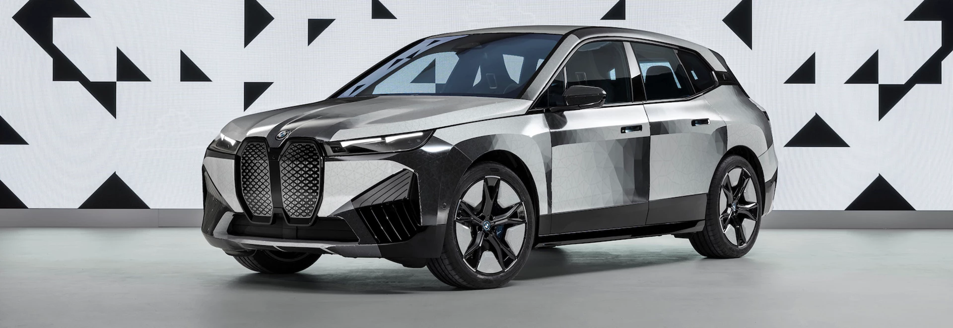 BMW reveals colour-changing car at CES 2022